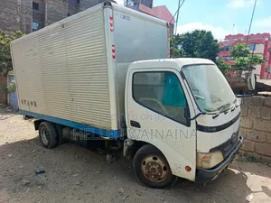 Toyota Dyna 2008 Nyeupe