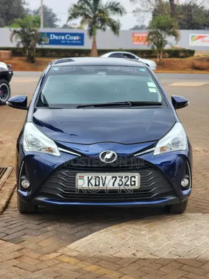 Toyota Vitz 1.3 FWD 5dr 2019 Bluu