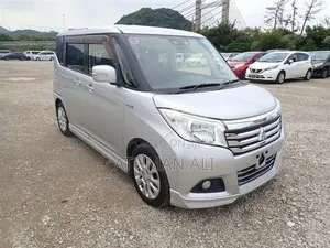 Mitsubishi Delica 2018 Nyeupe