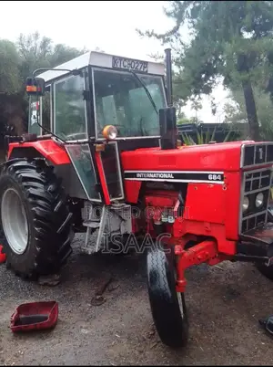 Tractor ya International 684