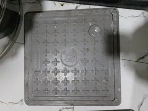 Heavy-Duty Cast Iron Manhole Cover (15"x15")