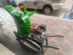 Chopa ya Kulishia Mifugo na Petroli