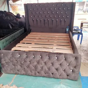 Kitanda cha Ideal Brown Velvet Wingback (Queen Size)