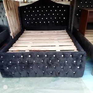 Kitanda cha Mfumo wa Wingback Nyeusi 5x6