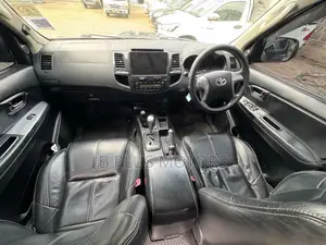 Toyota Hilux Invincible 2014 Facelift