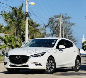 Mazda Axela 2019 Nyeupe