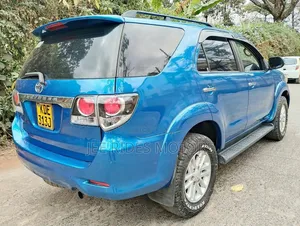 Toyota Fortuner 3.0 D AWD 2012 Bluu