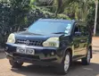 Nissan X-Trail 2010 Nyeusi - 4