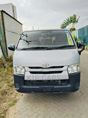 Toyota HiAce 2019 Nyeupe