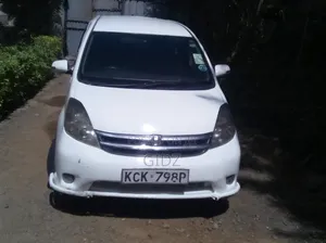Toyota Isis 2009 White