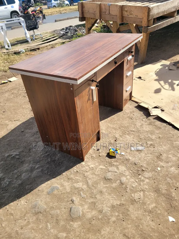 Boss Office Products Dawati la Ofisi ya Mtendaji lenye Droo - 1