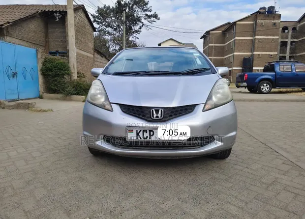 Honda Fit Automatic 2011 Silver - 1