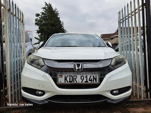Honda Vezel 2017 White - 1