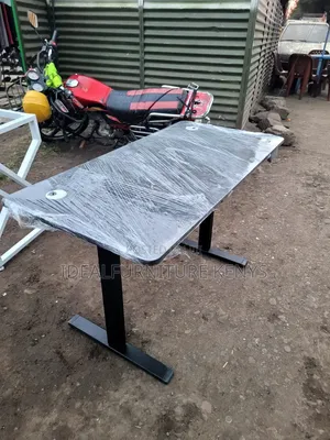 Executive 1.4M Desk la Ofisi la Umeme