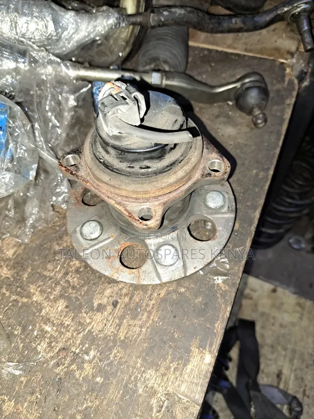 Toyota Fielder 161 Rear Wheel Hub - 1