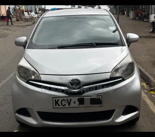 Toyota Ractis 2012 Nyeupe - 1