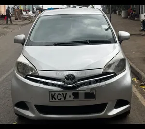 Toyota Ractis 2012 Nyeupe