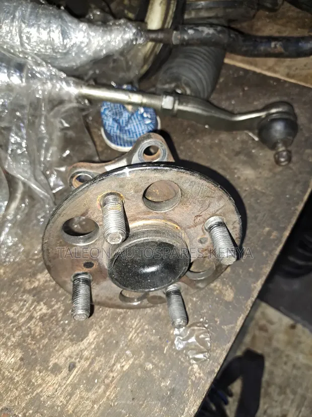 Toyota Vitz Rear Wheel Hub & Bearing (Used) - 1