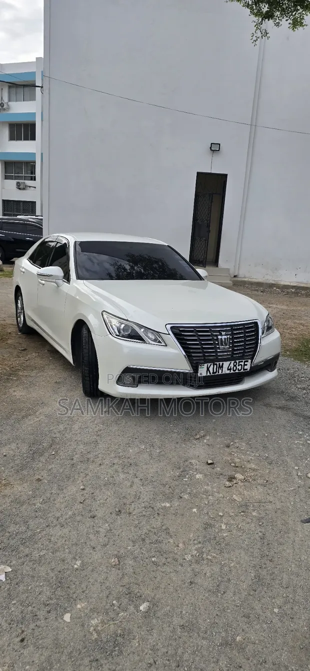 Toyota Crown 2017 Nyeupe - 1