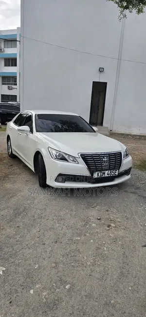 Toyota Crown 2017 Nyeupe