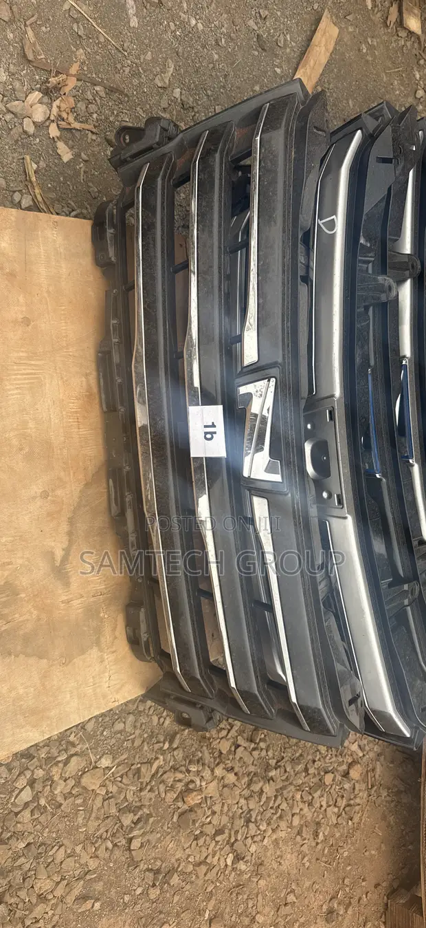 Toyota Noah 2015 Grili ya Radiator ya Mbele - 1