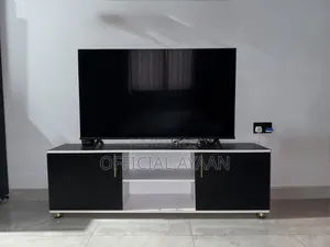 Hisense 50 Inch 4K UHD TV na Kabati