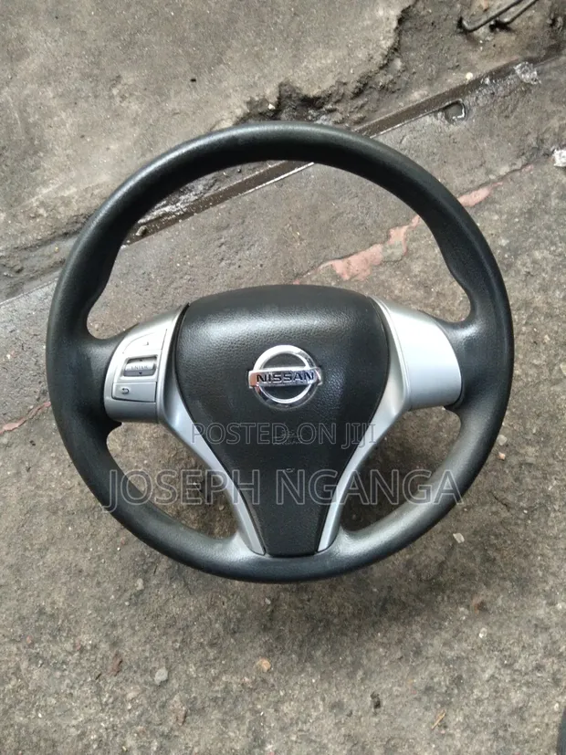 Nissan X-Trail NT32 Steering Wheel - 1
