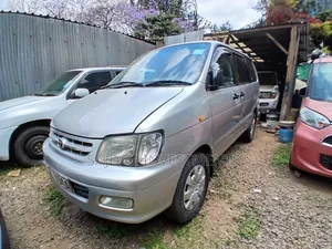 Toyota TownAce Noah 2001 Nyeupe