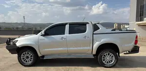 Toyota Hilux Vigo 2014 Nyeupe