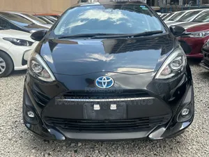 Toyota Aqua 2019 Hybrid Bluu