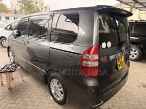 Toyota Noah 2010 Gray