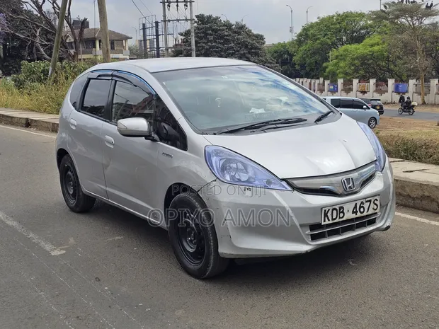 Honda Fit 2012 Silver - 1