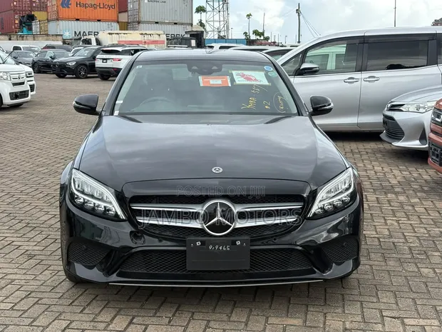 Mercedes-Benz C180 2020 Nyeusi - 1