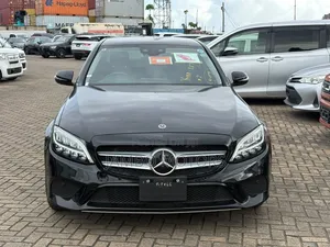 Mercedes-Benz C180 2020 Nyeusi