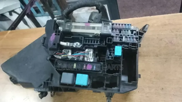 Fuse Box ya Toyota Corolla Fielder (2008) - 1
