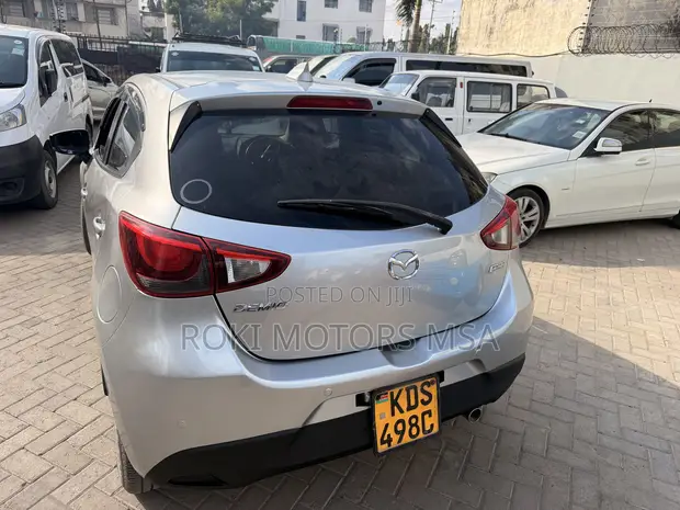 Mazda Demio 2016 Silver - 1