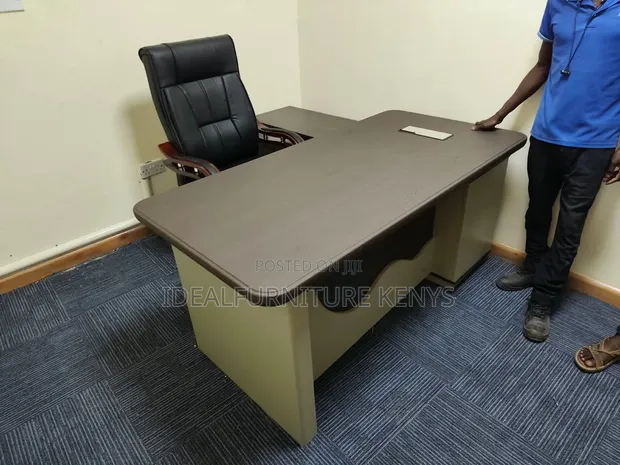 Meza ya Ofisi ya L-Shape ya Kisasa na Kiti cha Mtendaji - 1