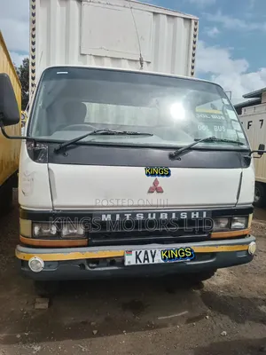 Lori la Mitsubishi Canter FE85 (2005)