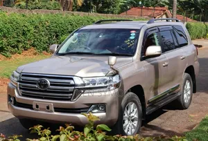 Toyota Land Cruiser 4.6 V8 ZX 2018 Gold