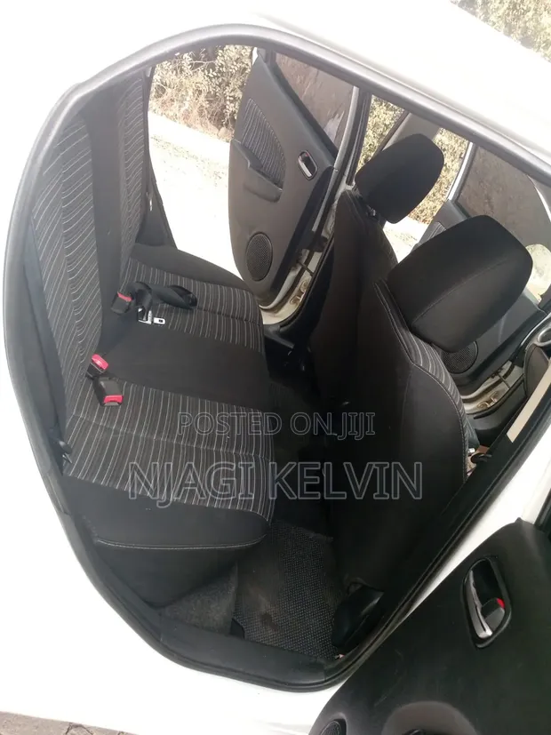 Mazda Demio 2011 Nyeupe - 1