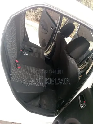 Mazda Demio 2011 Nyeupe