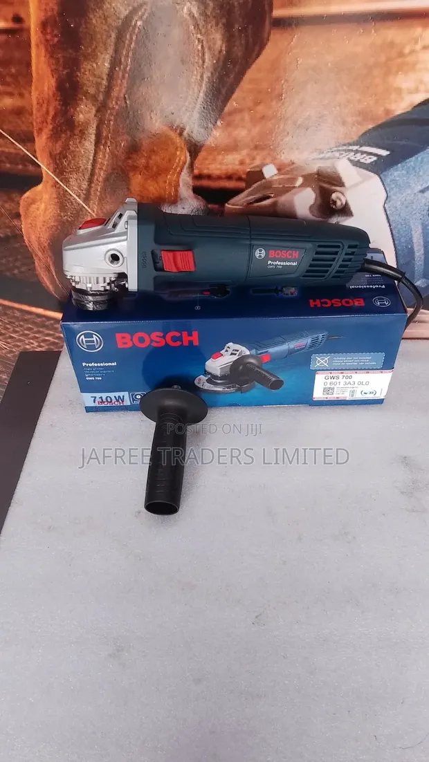 Bosch GWS 700 Angle Grinder (710W, 115mm) - 1