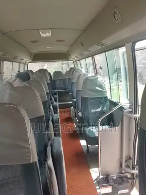 Toyota Coaster 2014 Nyeupe