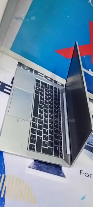 Laptop HP EliteBook 830 G8 - 8GB RAM, 256GB SSD