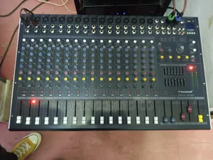 Soundcraft SMX-1600 Professional 16-Channel Audio Mixer
