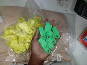 Ear Tags Zenye Rangi