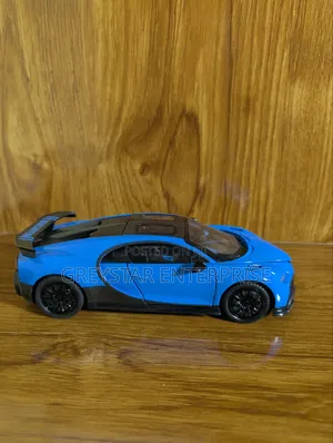 Bugatti Chiron Pur Sport Diecast Model Car (1:24)