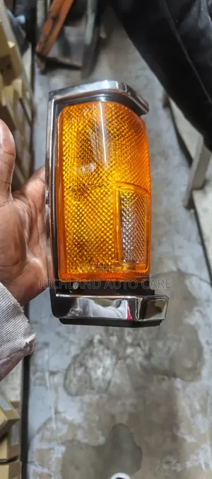 Nissan Sahara Z16 Corner Lamp (Mpya Kabisa)