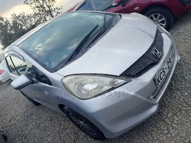 Honda Fit 2012 Nyeupe - 1