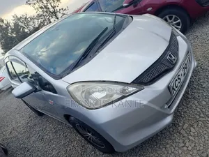 Honda Fit 2012 Nyeupe